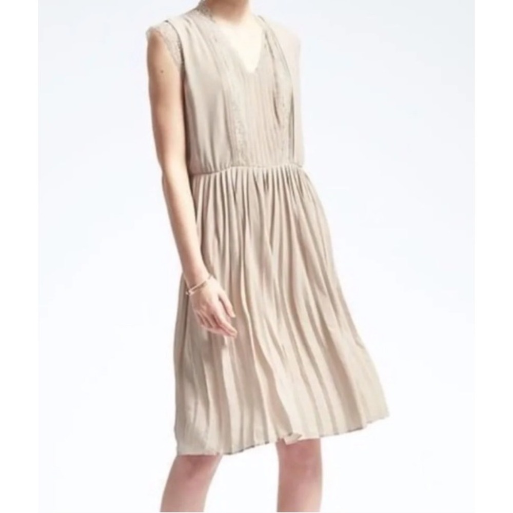 Banana Republic Cream Ivory Pleated Sleeveless Lace Dress 6P Cottage Old Money